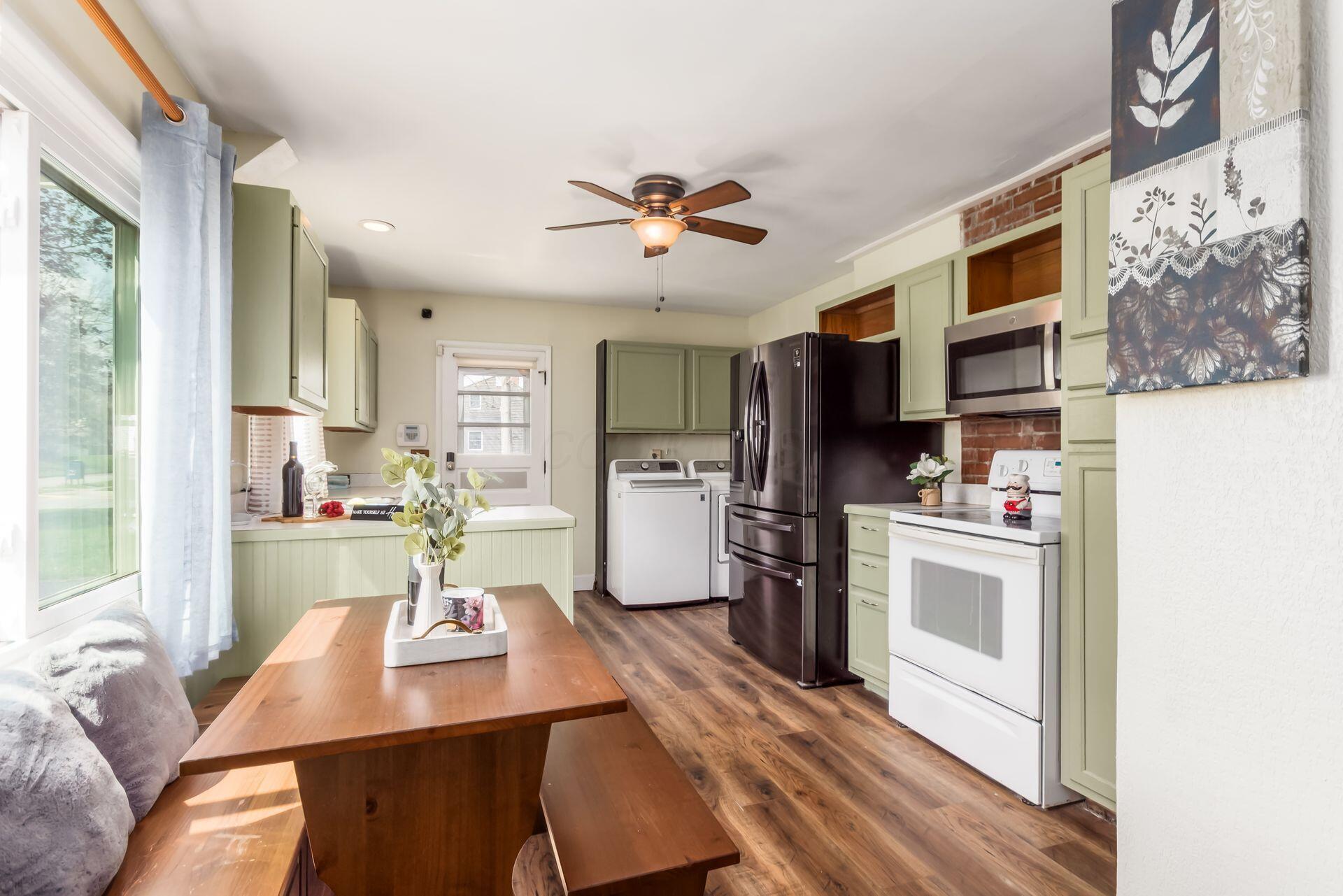 474 Darbyhurst Road Columbus, OH 43228 - Photo 10 of 36 Kitchen and Dining Area