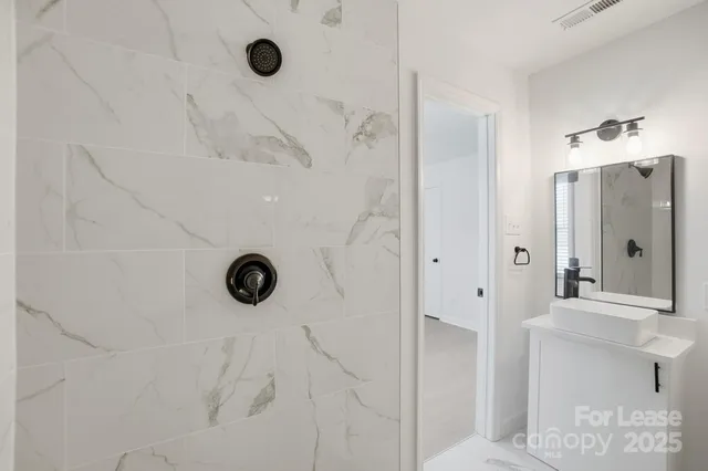 $2,400 | 316 Hollis Road, Charlotte, NC 28209