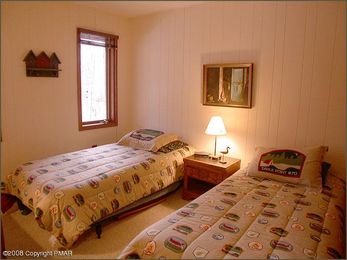 20 Lake Shore Road Pocono Pines, PA 18350 - Photo 9 of 10 Bedroom 4