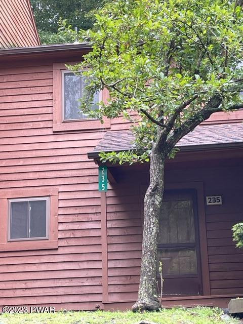 235 Sedburgh Court Bushkill, PA 18324 - Photo 2 of 10