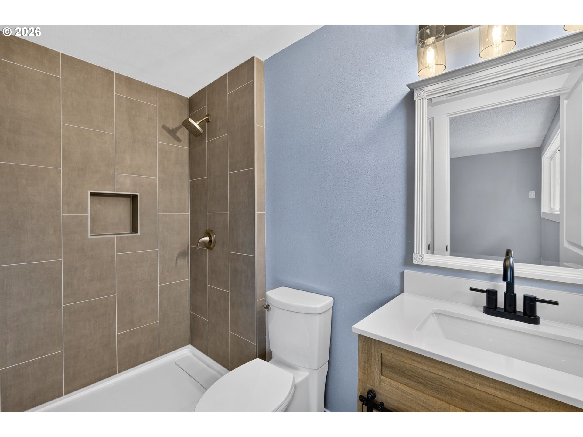 5685 Southwest 207th Avenue Beaverton, OR 97078 - Photo 17 of 43 Bathroom, Attached