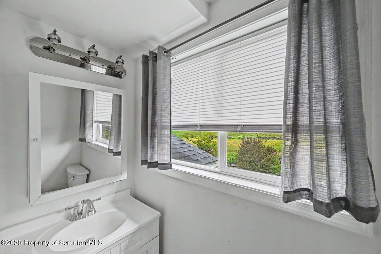 112 Mosswood Road Moscow, PA 18444 - Photo 36 of 53 Full Bathroom