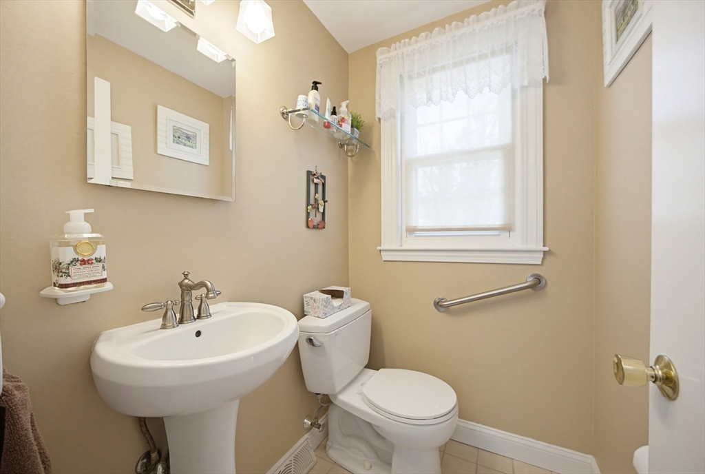 85 Dawson Drive Needham, MA 02492 - Photo 11 of 27