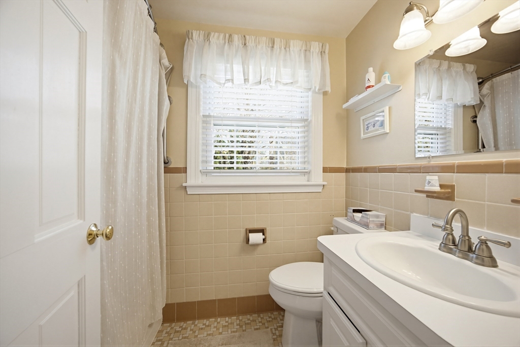 85 Dawson Drive Needham, MA 02492 - Photo 12 of 27