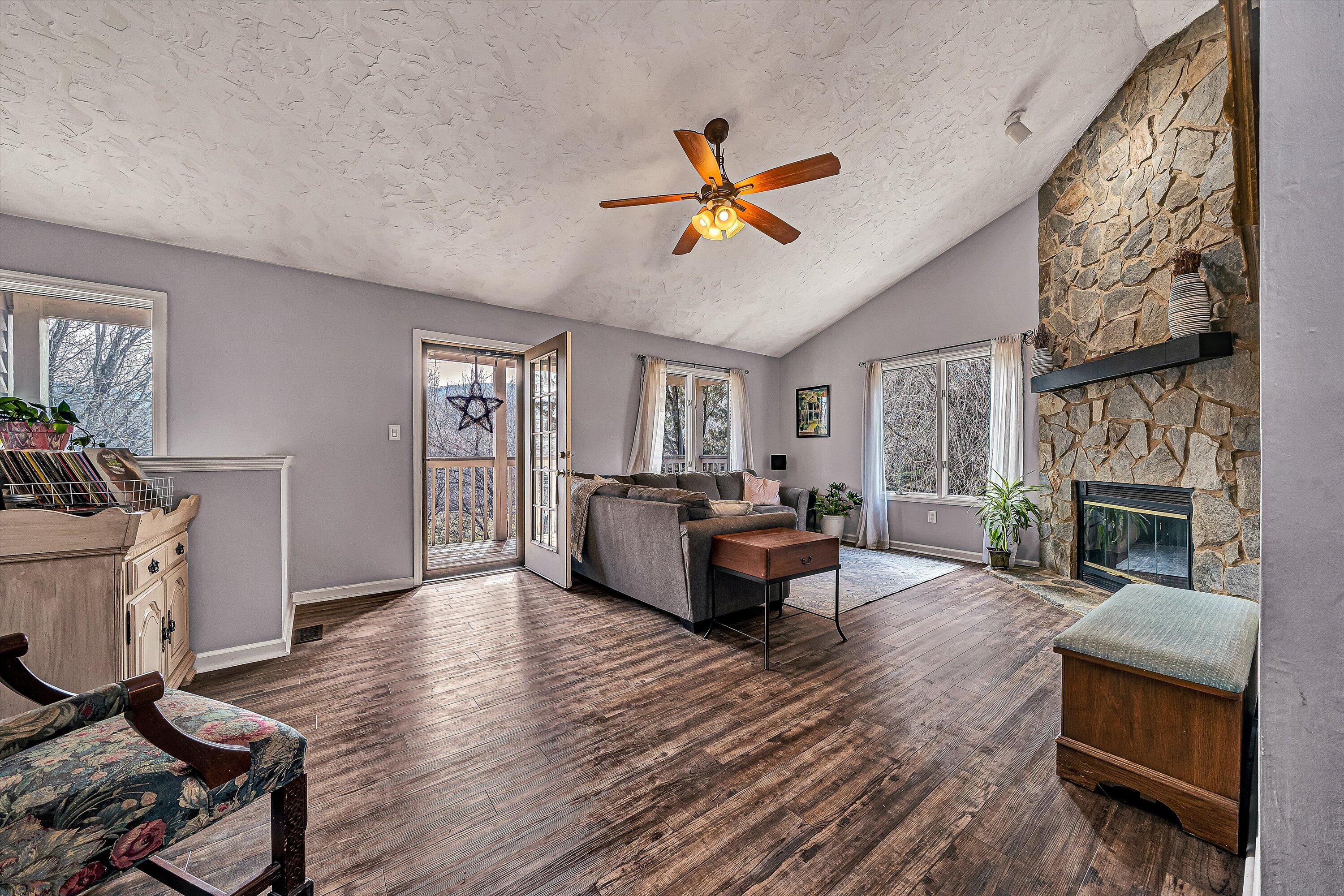 7141 Bent Mountain Road Roanoke, VA 24018 - Photo 4 of 51 04-VM-00293