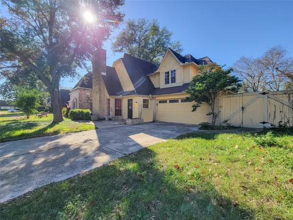 $2,045 | 6215 Francis Marion Drive, Houston, TX 77091