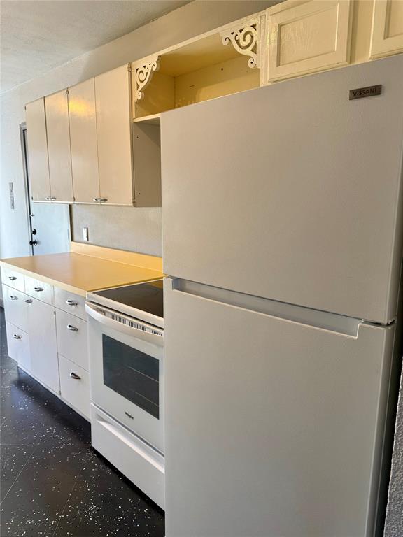 7000 Creswell Road, Unit 108 Shreveport, LA 71106 - Photo 17 of 38 a utility room with dryer and washer