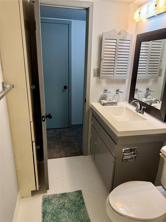 7000 Creswell Road, Unit 108 Shreveport, LA 71106 - Photo 26 of 38 a bathroom with a sink a toilet and shower