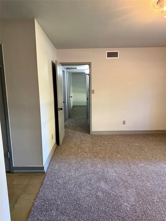 7000 Creswell Road, Unit 108 Shreveport, LA 71106 - Photo 32 of 38 an empty room with mirror