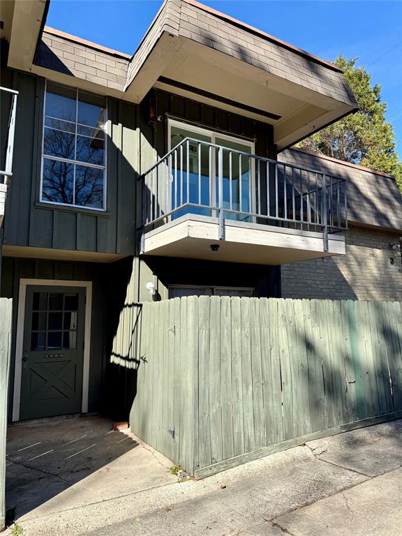 7000 Creswell Road, Unit 108 Shreveport, LA 71106 - Photo 38 of 38 a front view of a house with a yard