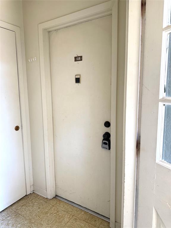 7000 Creswell Road, Unit 108 Shreveport, LA 71106 - Photo 38 of 40 Just inside the back entrance