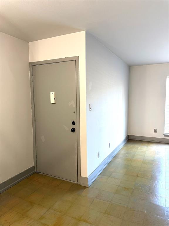 7000 Creswell Road, Unit 108 Shreveport, LA 71106 - Photo 4 of 40 Entrance from the front of the building