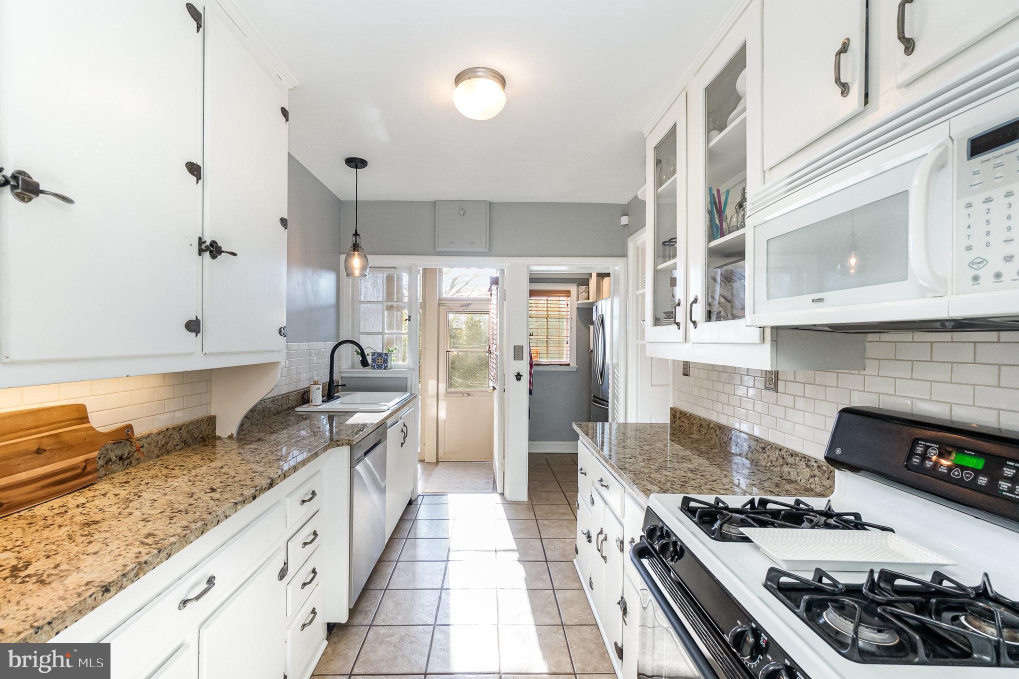 1221 Roundhill Road Baltimore, MD 21218 - Photo 13 of 47 Kitchen