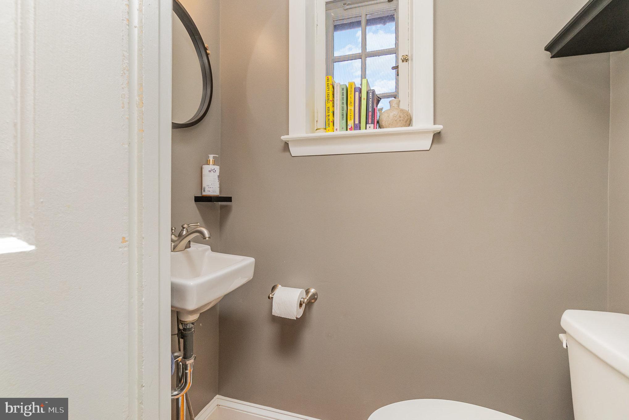 1221 Roundhill Road Baltimore, MD 21218 - Photo 17 of 47 Main Level Powder Room