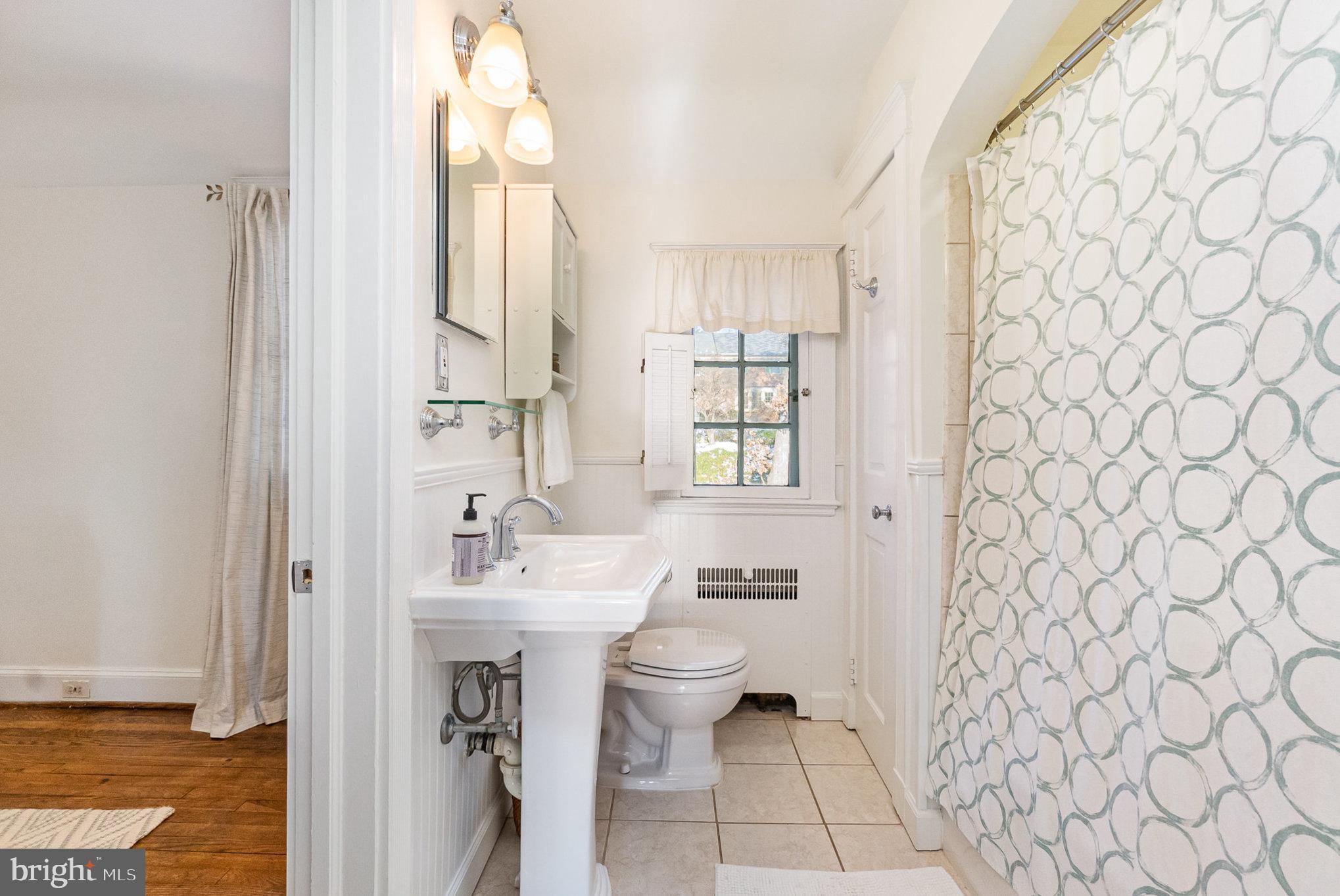 1221 Roundhill Road Baltimore, MD 21218 - Photo 22 of 47 Full Bath with access from Primary Bedroom