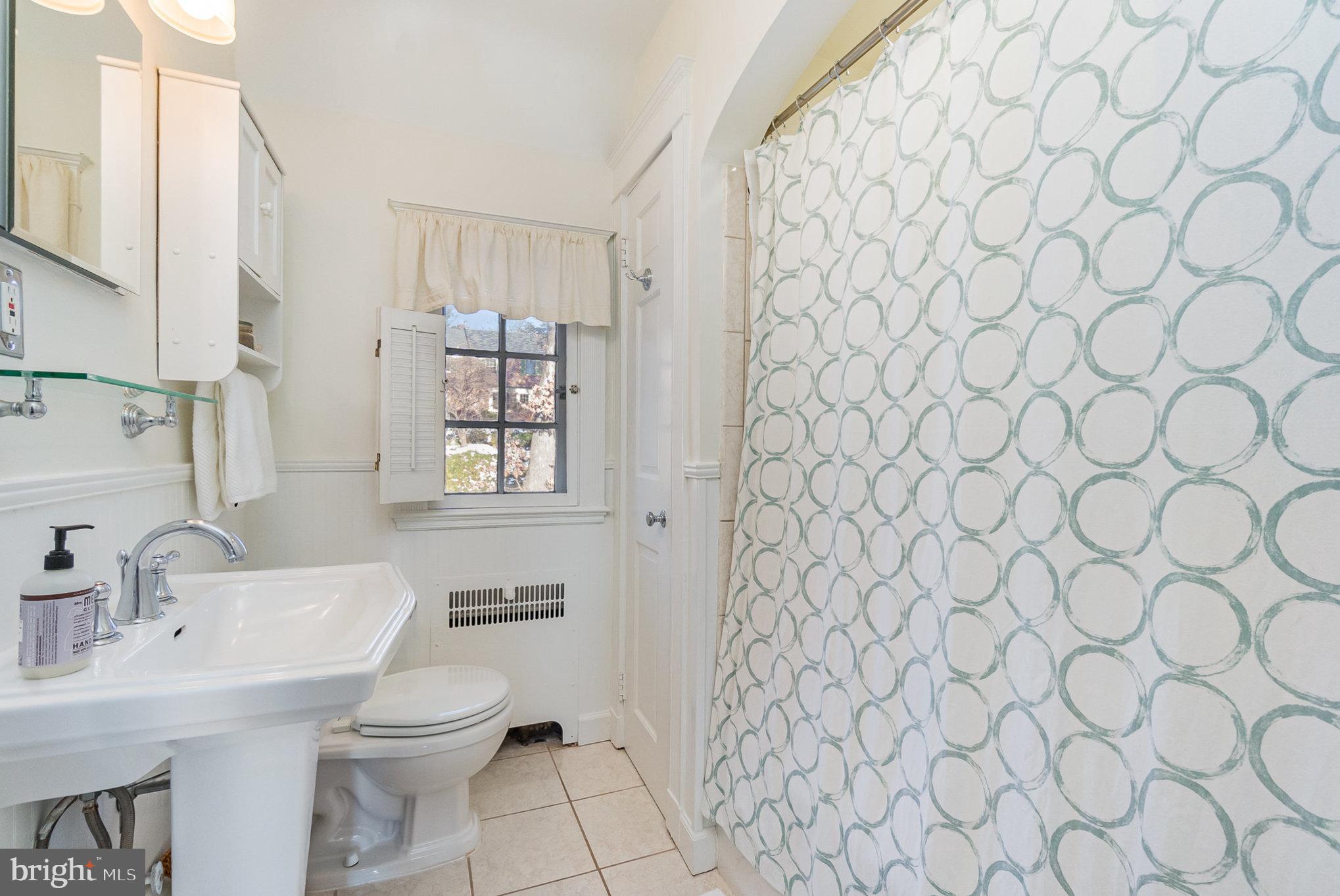 1221 Roundhill Road Baltimore, MD 21218 - Photo 23 of 47 Full Bath