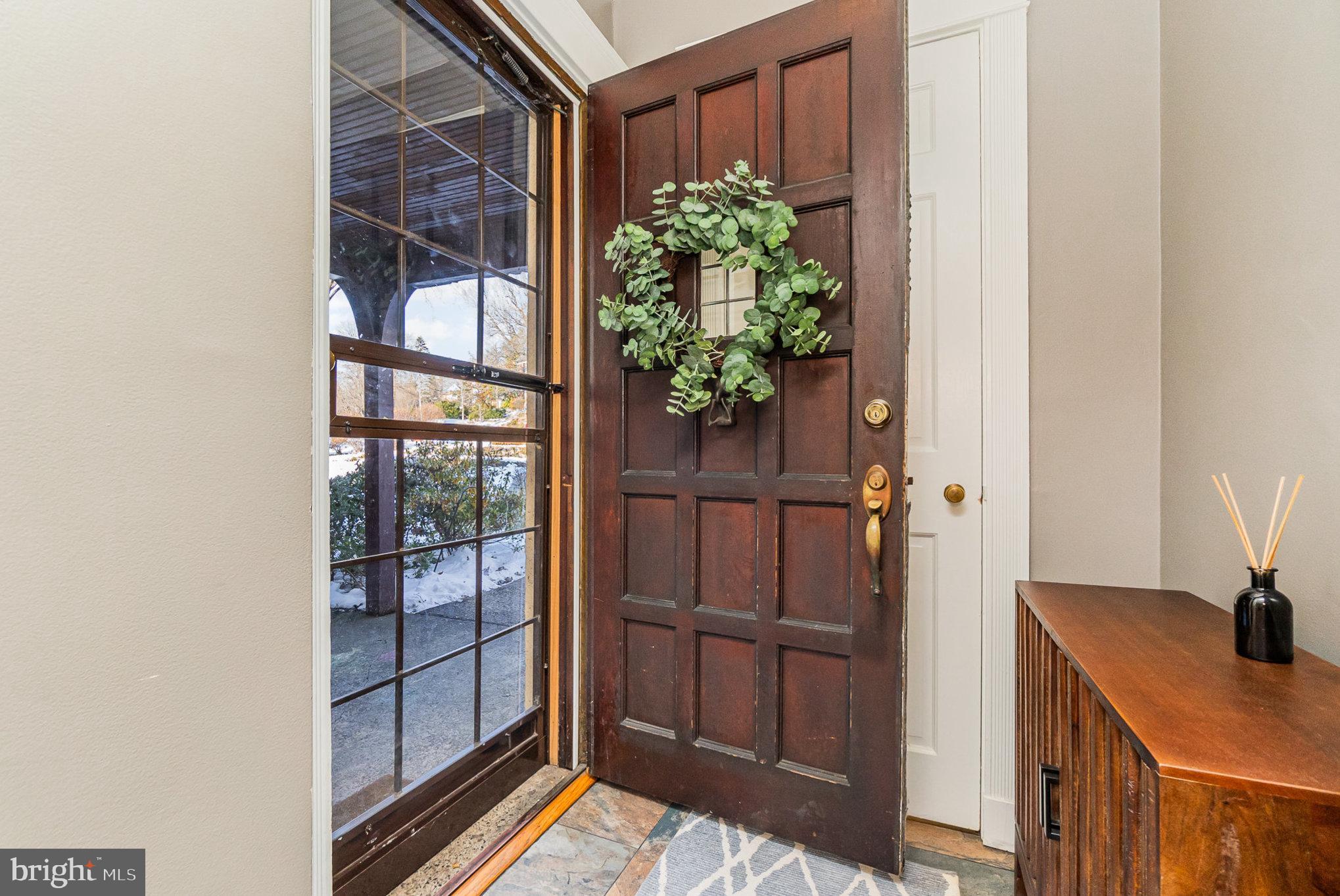 1221 Roundhill Road Baltimore, MD 21218 - Photo 5 of 47 Foyer