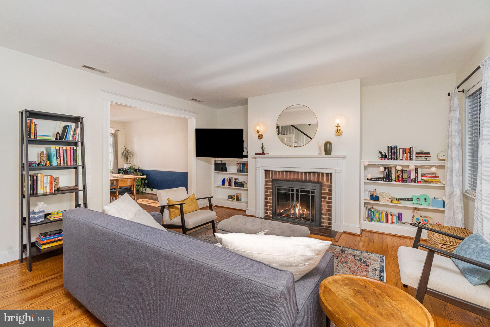 1221 Roundhill Road Baltimore, MD 21218 - Photo 7 of 47 Living Room