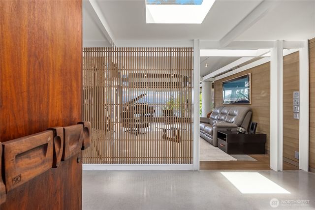 a view of entryway with livingroom