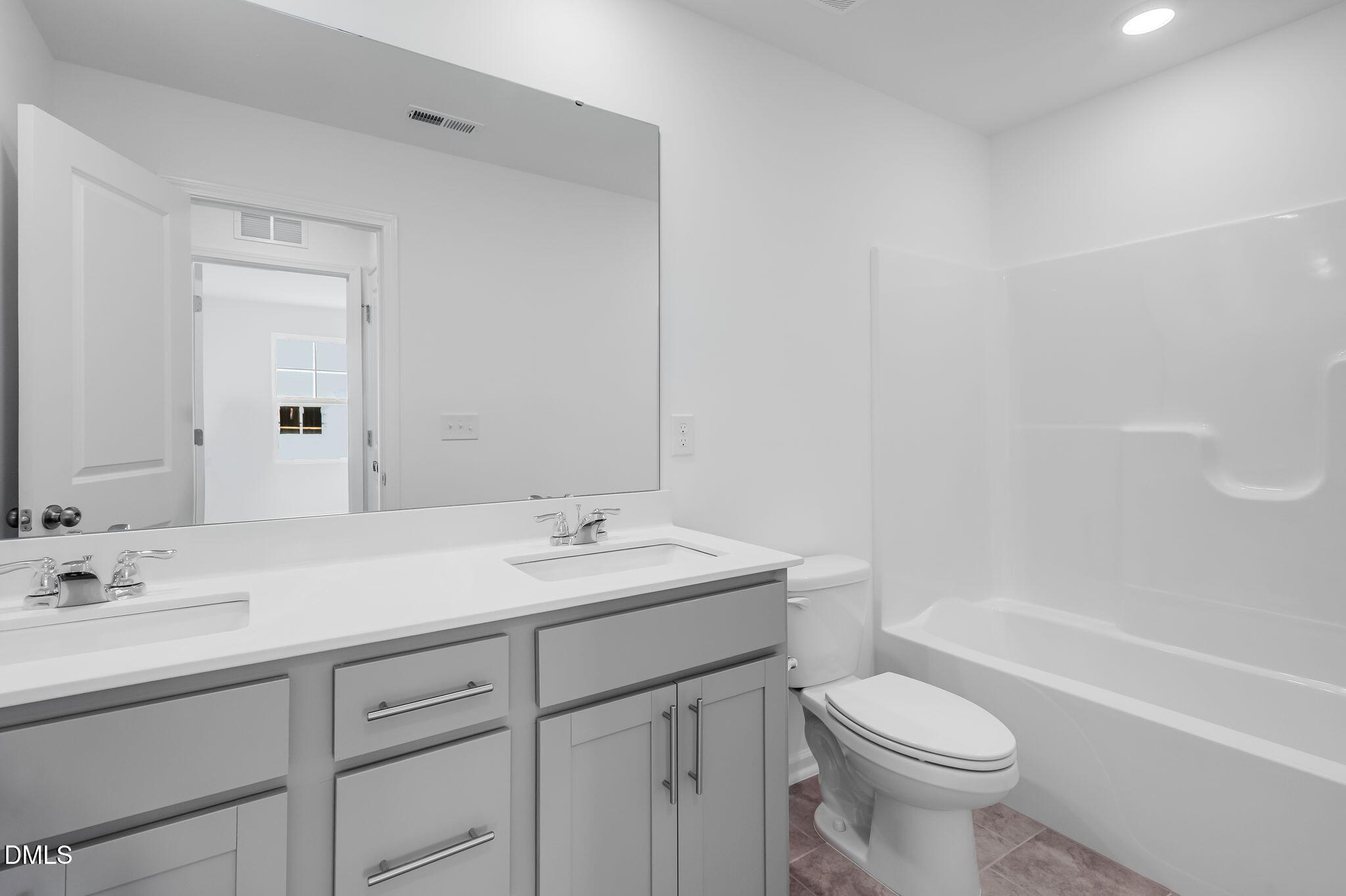 2937 Hickory Fld Drive Raleigh, NC 27616 - Photo 17 of 32 SUN_Everlee_Pic_CarsonII_QMI_236_Bath2_1