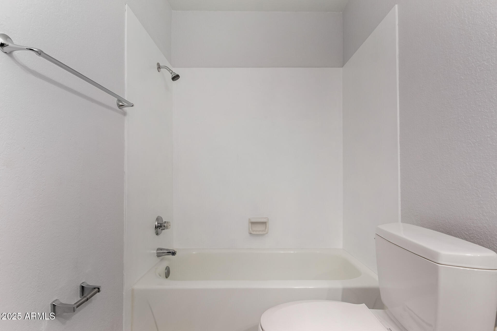 716 West Boxelder Place Chandler, AZ 85225 - Photo 12 of 15 a bathroom with a bathtub and a toilet