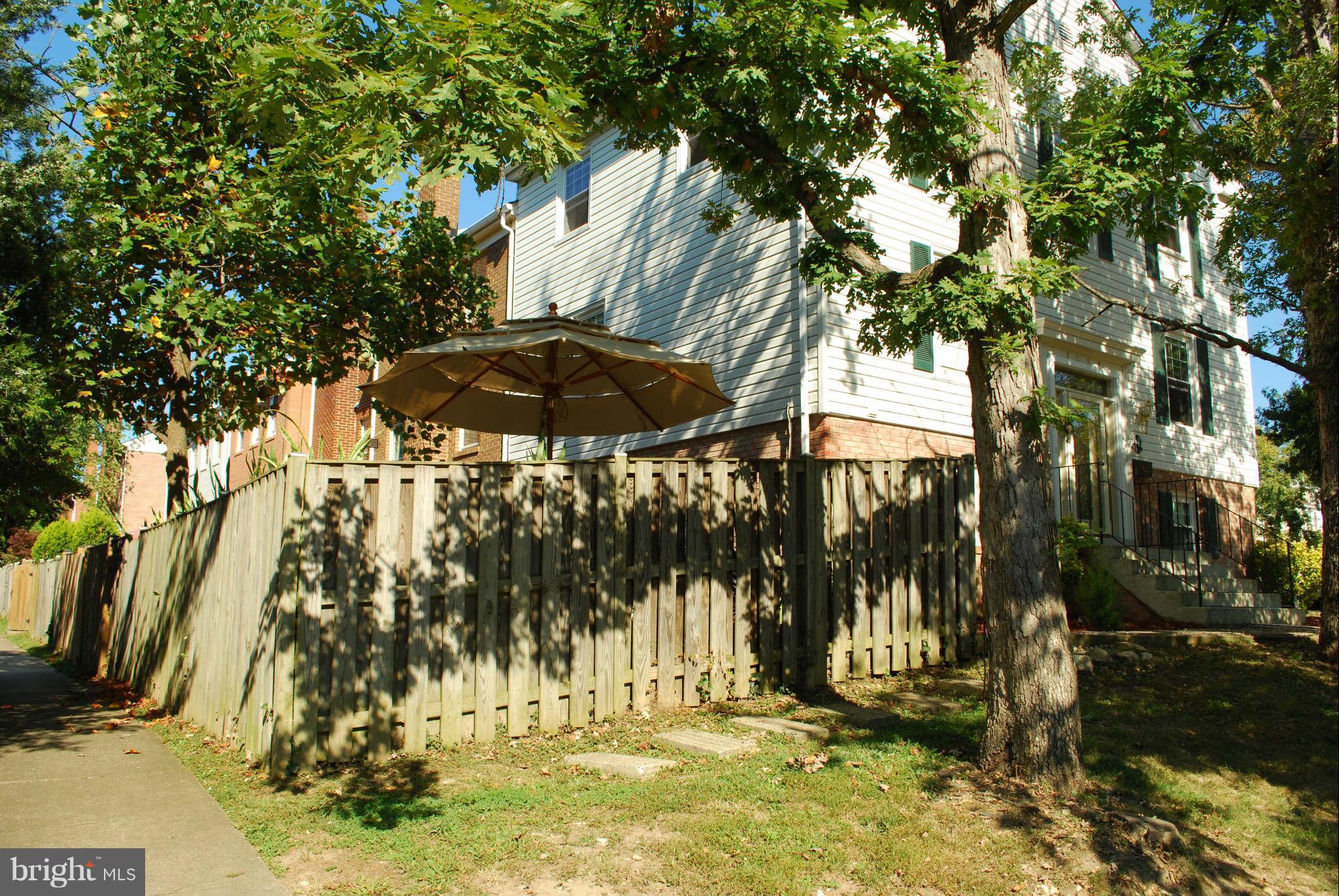 8098 Powderbrook Lane Springfield, VA 22153 - Photo 3 of 26 Exterior (Rear)