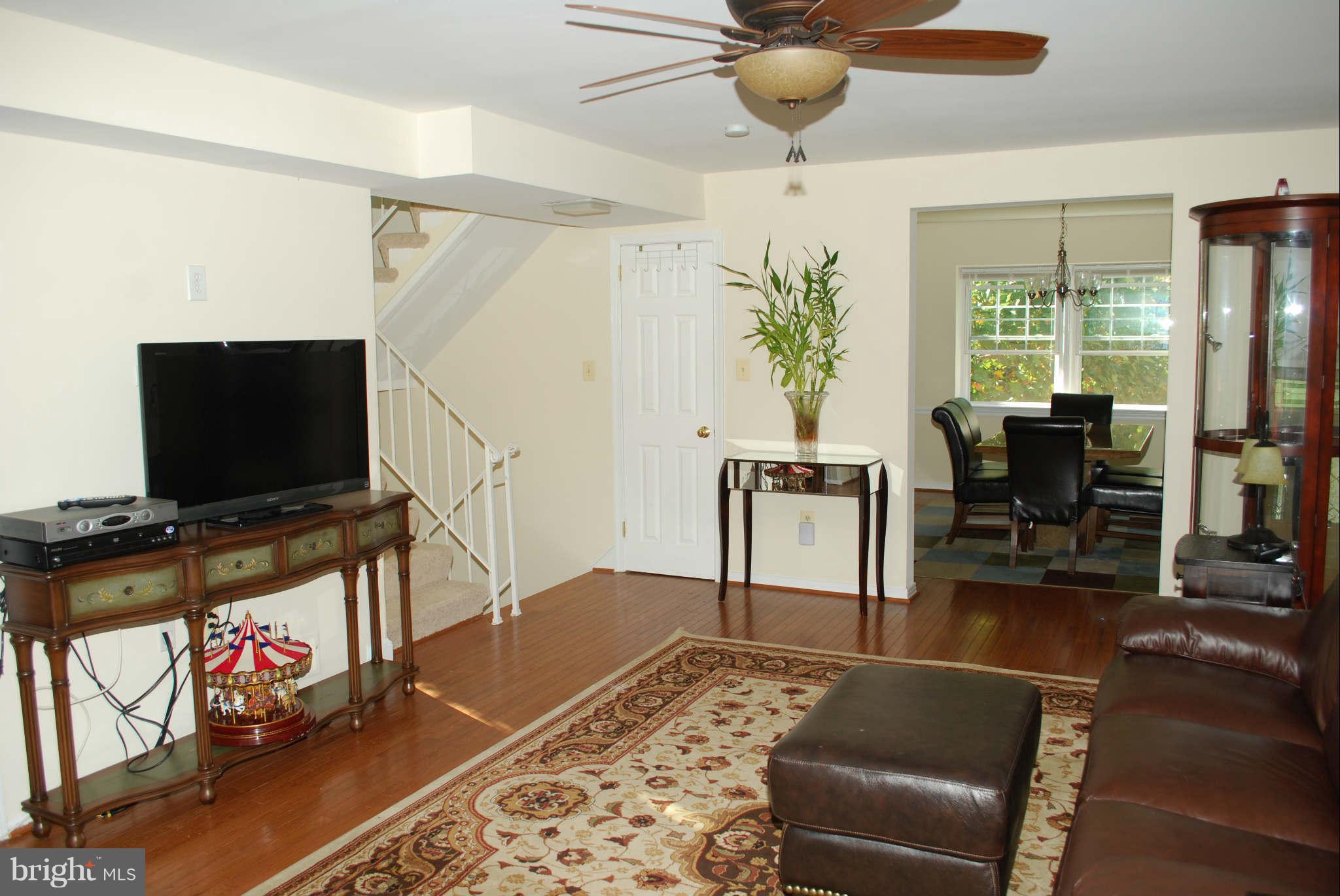 8098 Powderbrook Lane Springfield, VA 22153 - Photo 22 of 26 Living Room