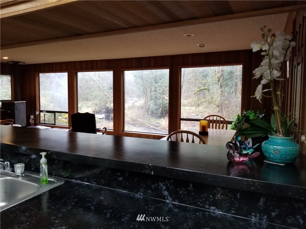 230 Wilcox Road Salkum, WA 98582 - Photo 9 of 18 a view of a lobby with chair and flower pot