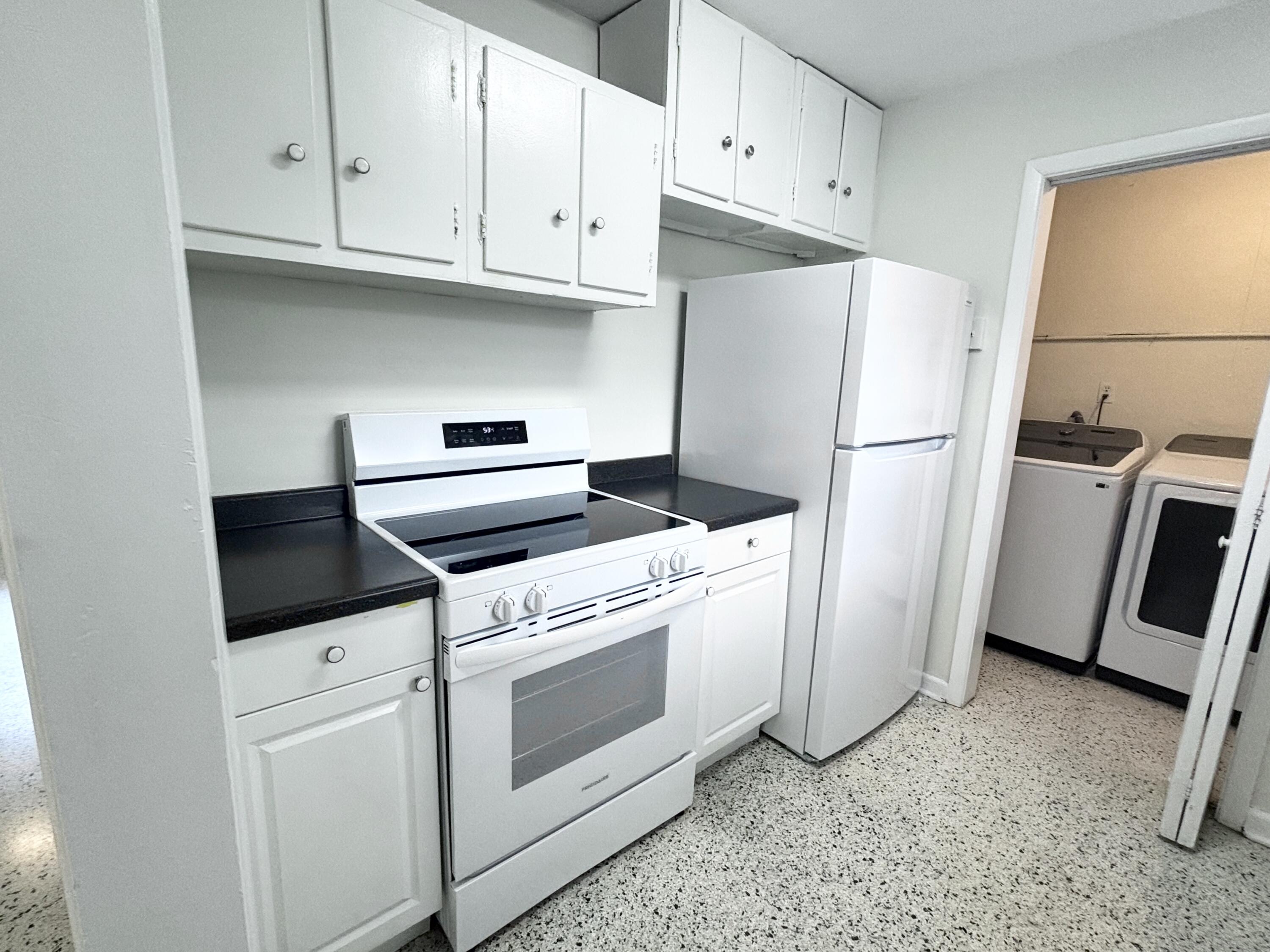 218 Seville Road West Palm Beach, FL 33405 - Photo 6 of 17 Kitchen