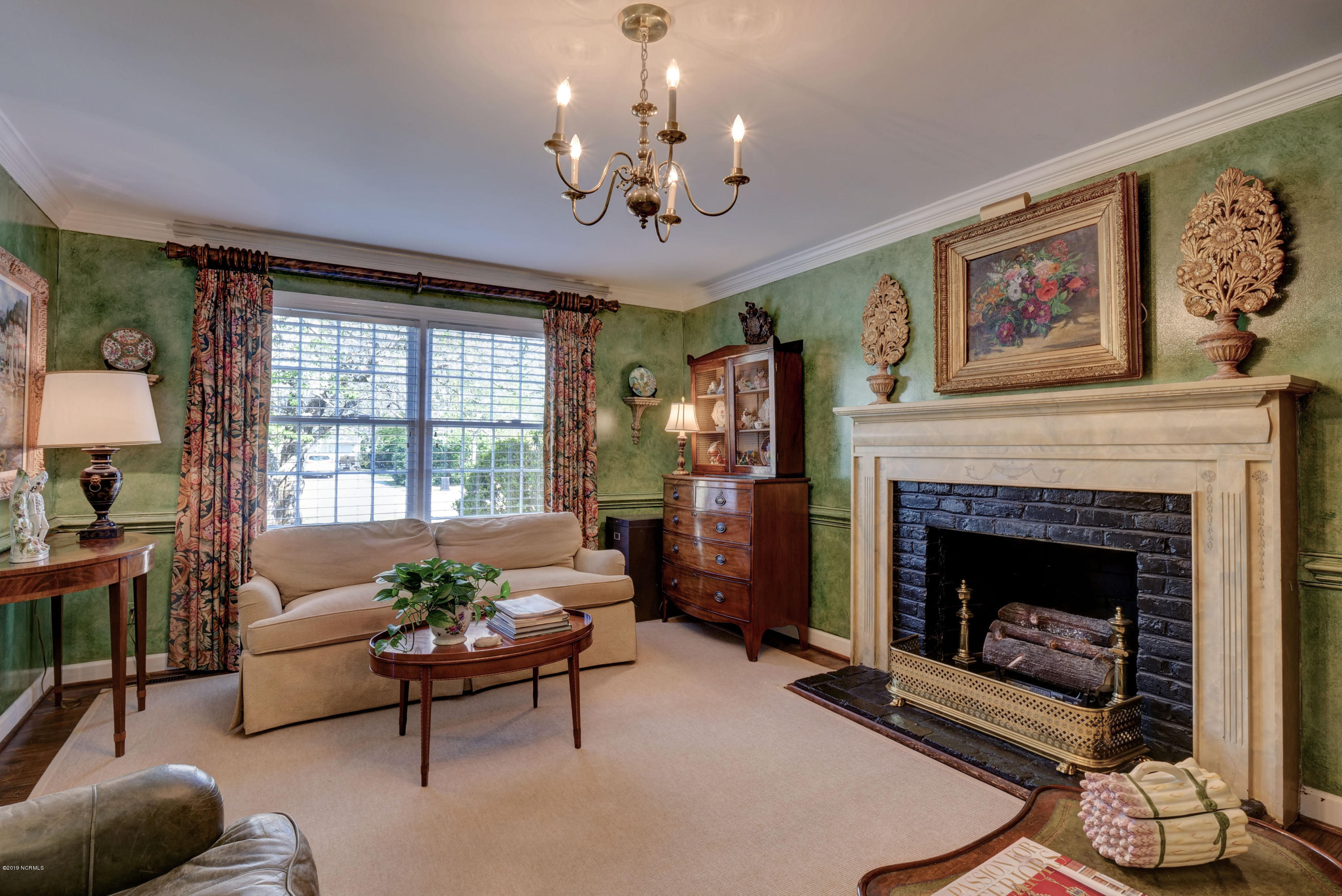 1936 Hawthorne Road Wilmington, NC 28403 - Photo 13 of 33 Family Room