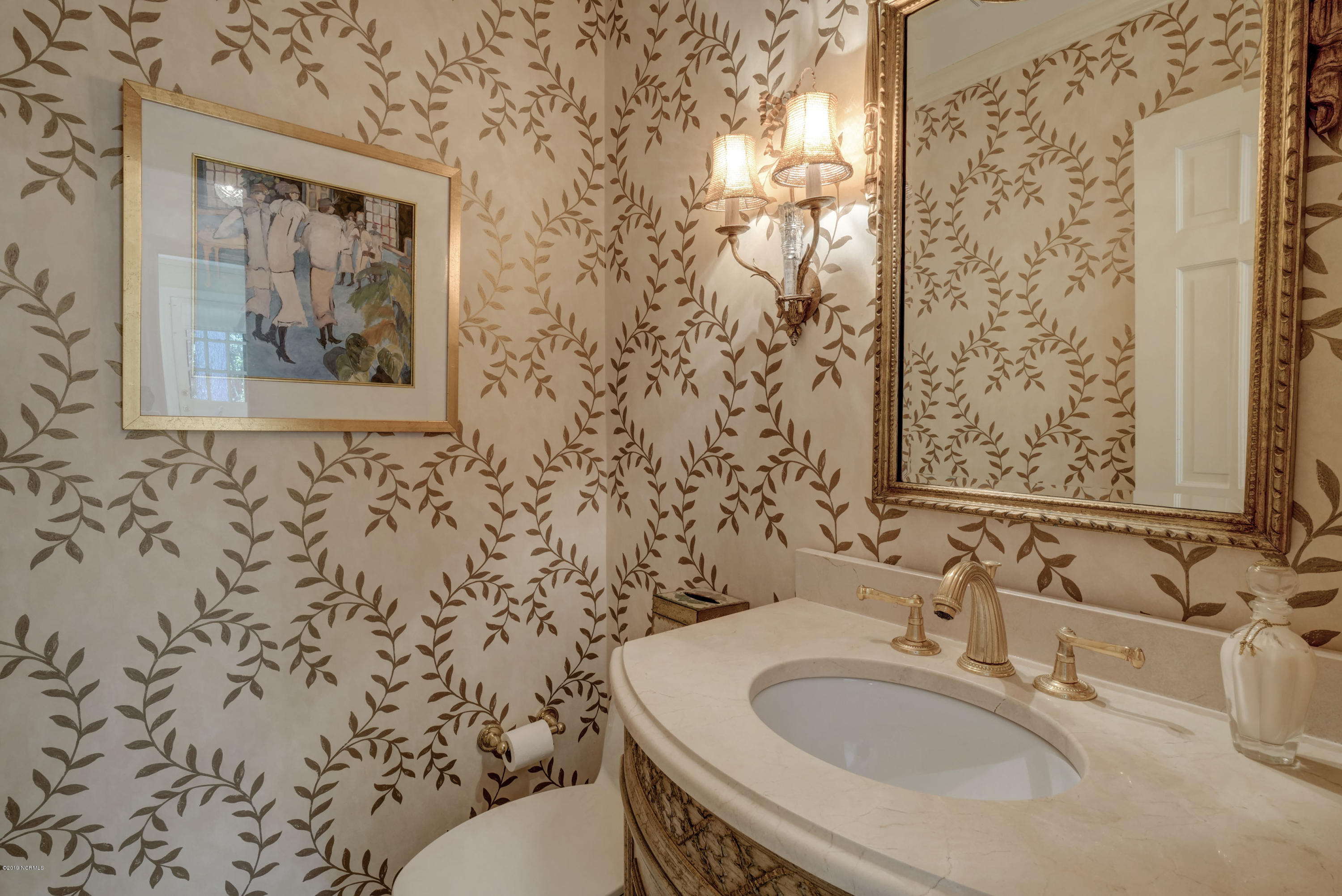 1936 Hawthorne Road Wilmington, NC 28403 - Photo 14 of 33 Guest Bath