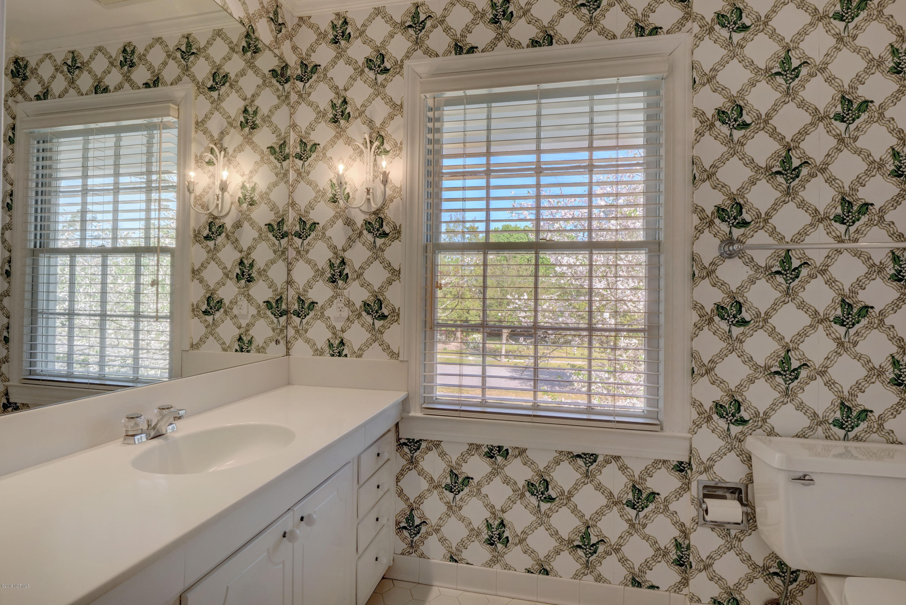 1936 Hawthorne Road Wilmington, NC 28403 - Photo 23 of 33 Hall Bathroom