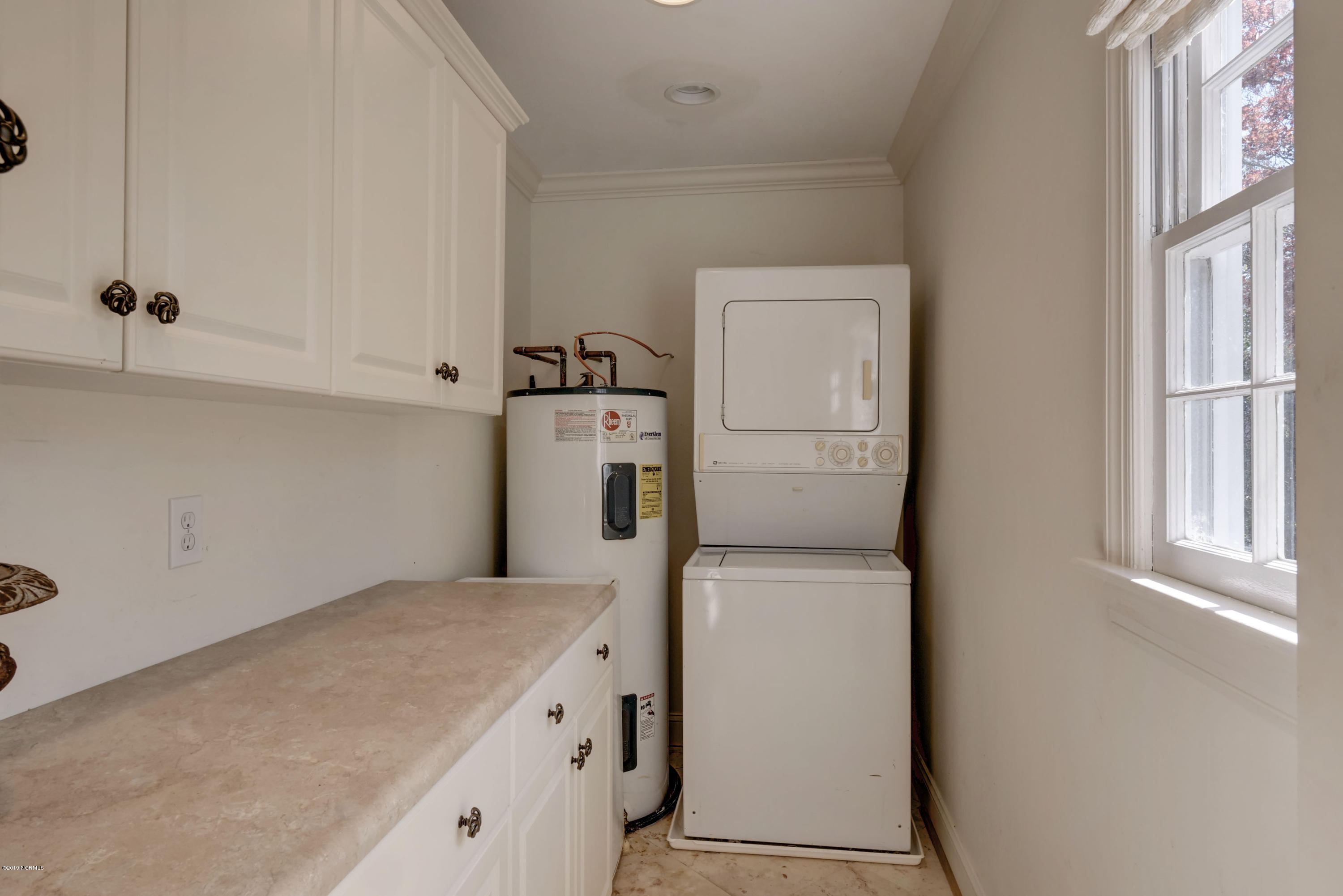 1936 Hawthorne Road Wilmington, NC 28403 - Photo 24 of 33 Laundry/Mudroom
