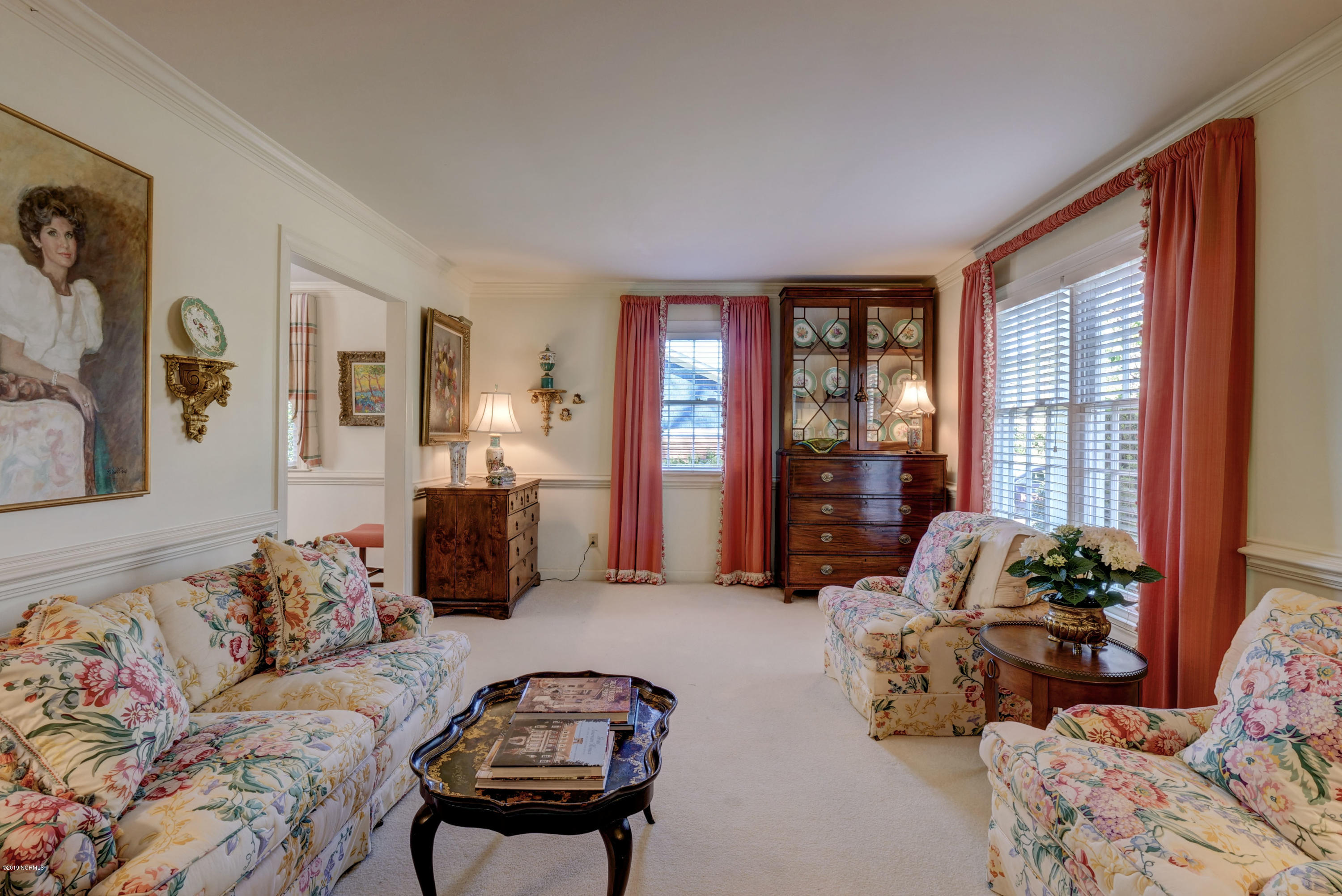 1936 Hawthorne Road Wilmington, NC 28403 - Photo 9 of 33 Living Room