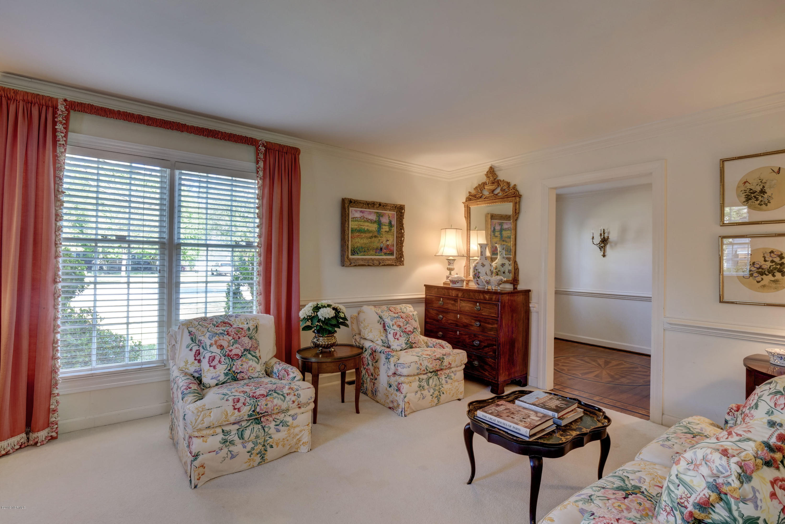 1936 Hawthorne Road Wilmington, NC 28403 - Photo 10 of 33 Living Room