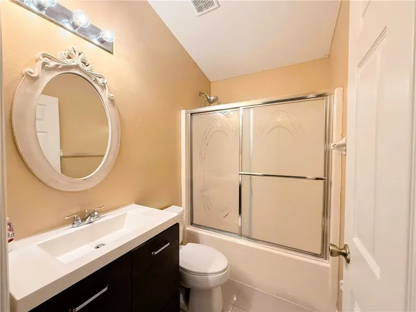 $2,300 | 2075 4th Avenue Southwest, Vero Beach, FL 32962