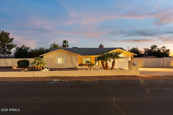 a picture of a open white building