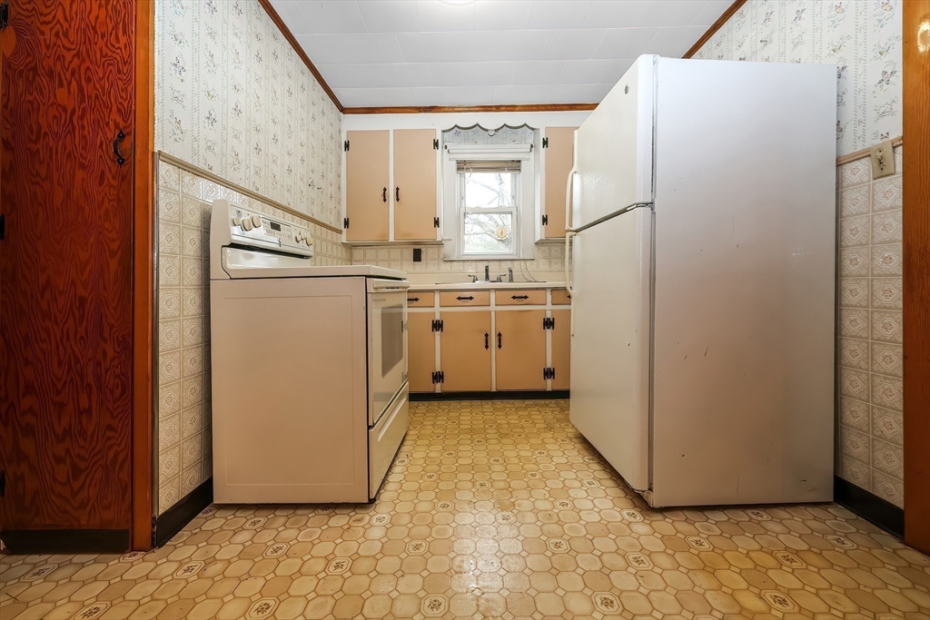 110 Union Street Northbridge, MA 01588 - Photo 2 of 39