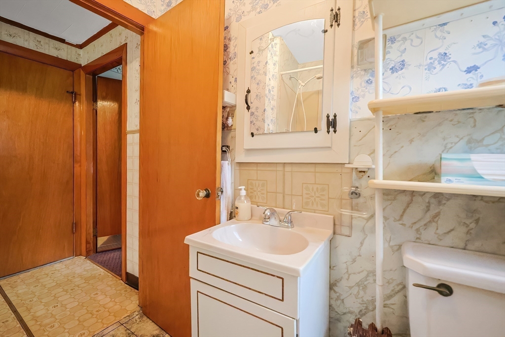 110 Union Street Northbridge, MA 01588 - Photo 22 of 39