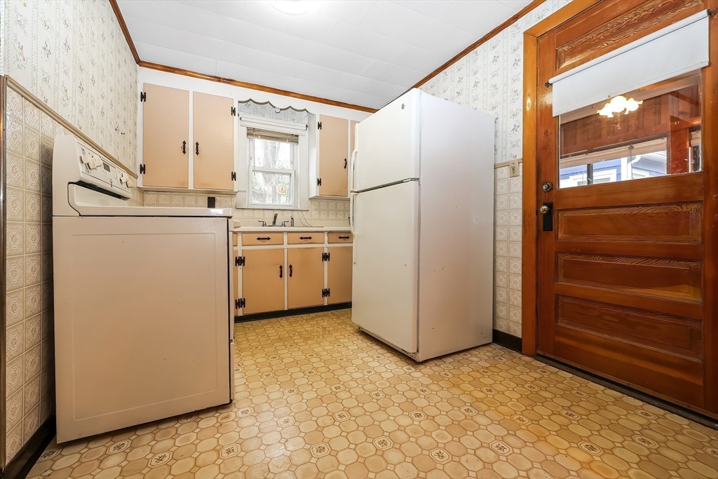 110 Union Street Northbridge, MA 01588 - Photo 4 of 39