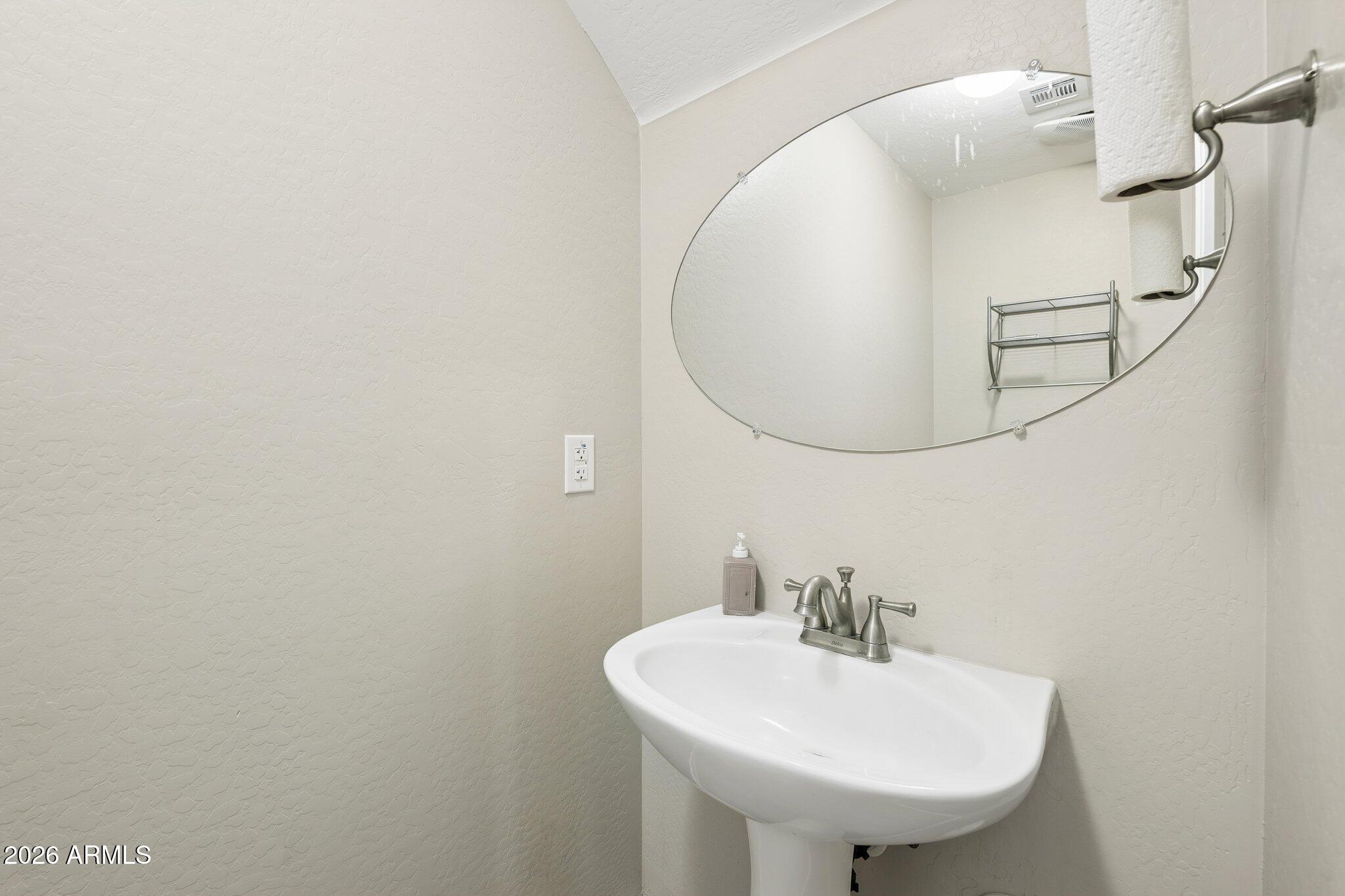 2226 East Fraktur Road Phoenix, AZ 85040 - Photo 30 of 68 Powder room downstairs