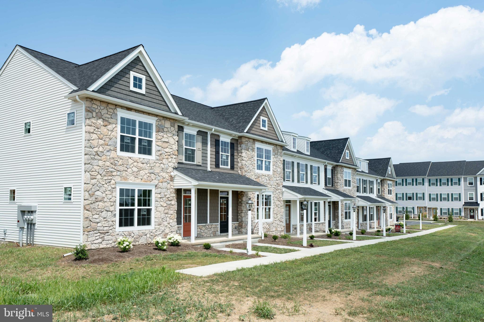 2488 Artesian Way, Unit 75 Lancaster, PA 17601 - Photo 2 of 7 SIMLIAR HOME