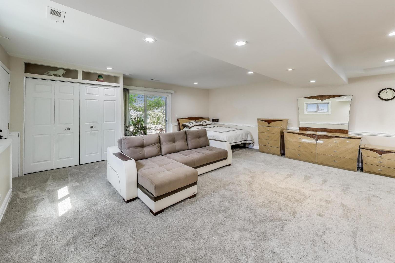 396 Stone Place Wheeling, IL 60090 - Photo 18 of 28 a living room with furniture and a window