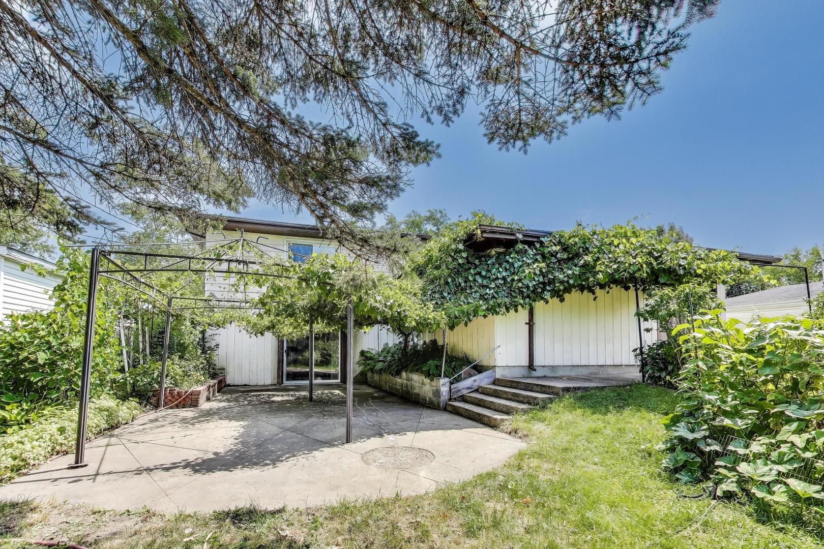 396 Stone Place Wheeling, IL 60090 - Photo 22 of 28 a view of a backyard