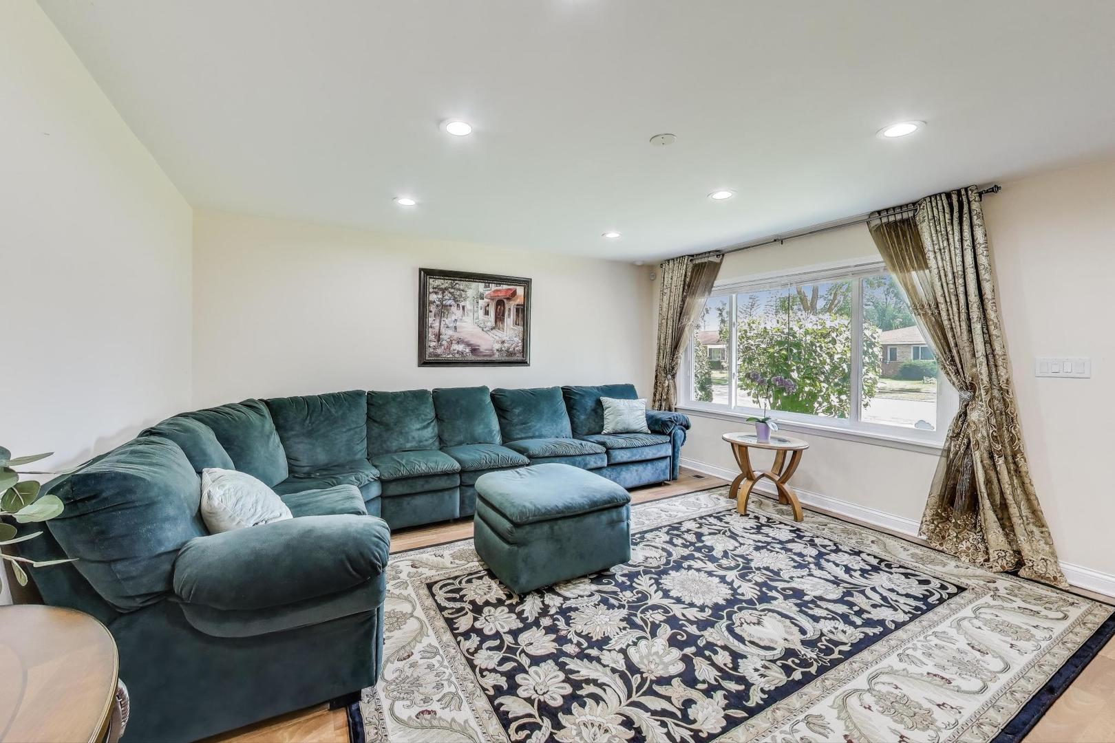 396 Stone Place Wheeling, IL 60090 - Photo 3 of 28 a living room with furniture and a large window