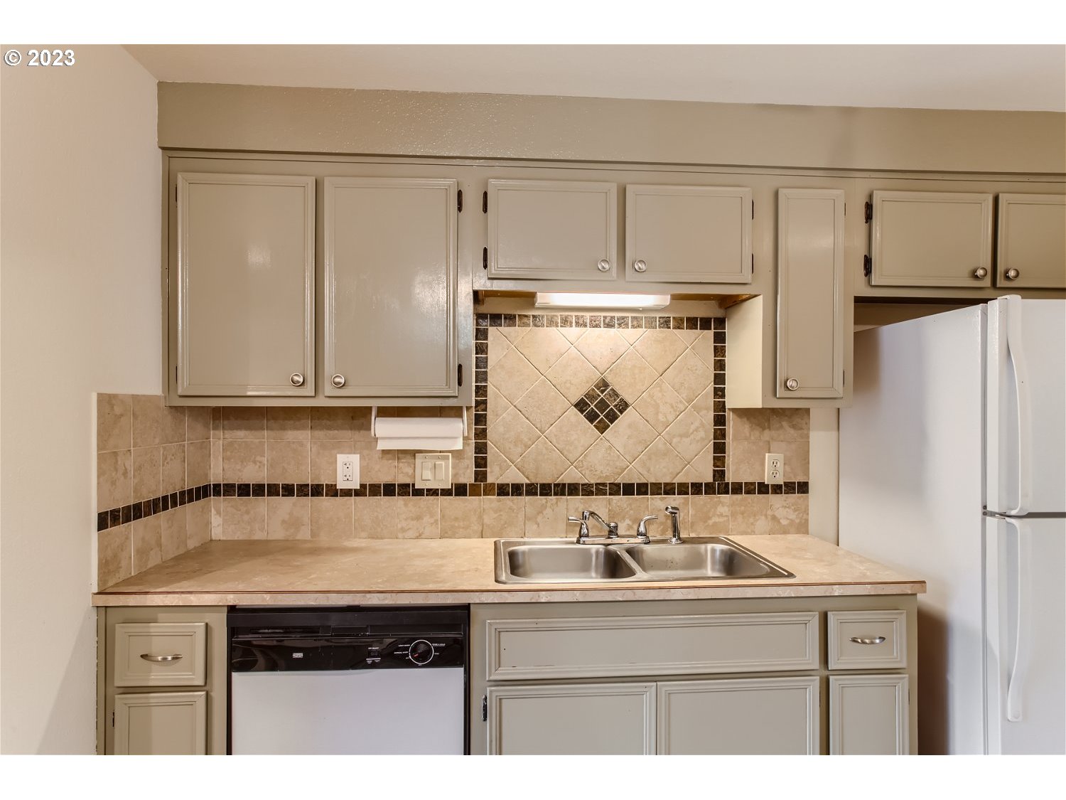 20414 Southwest Rosa Drive Beaverton, OR 97078 - Photo 11 of 23 Gallery Image 11