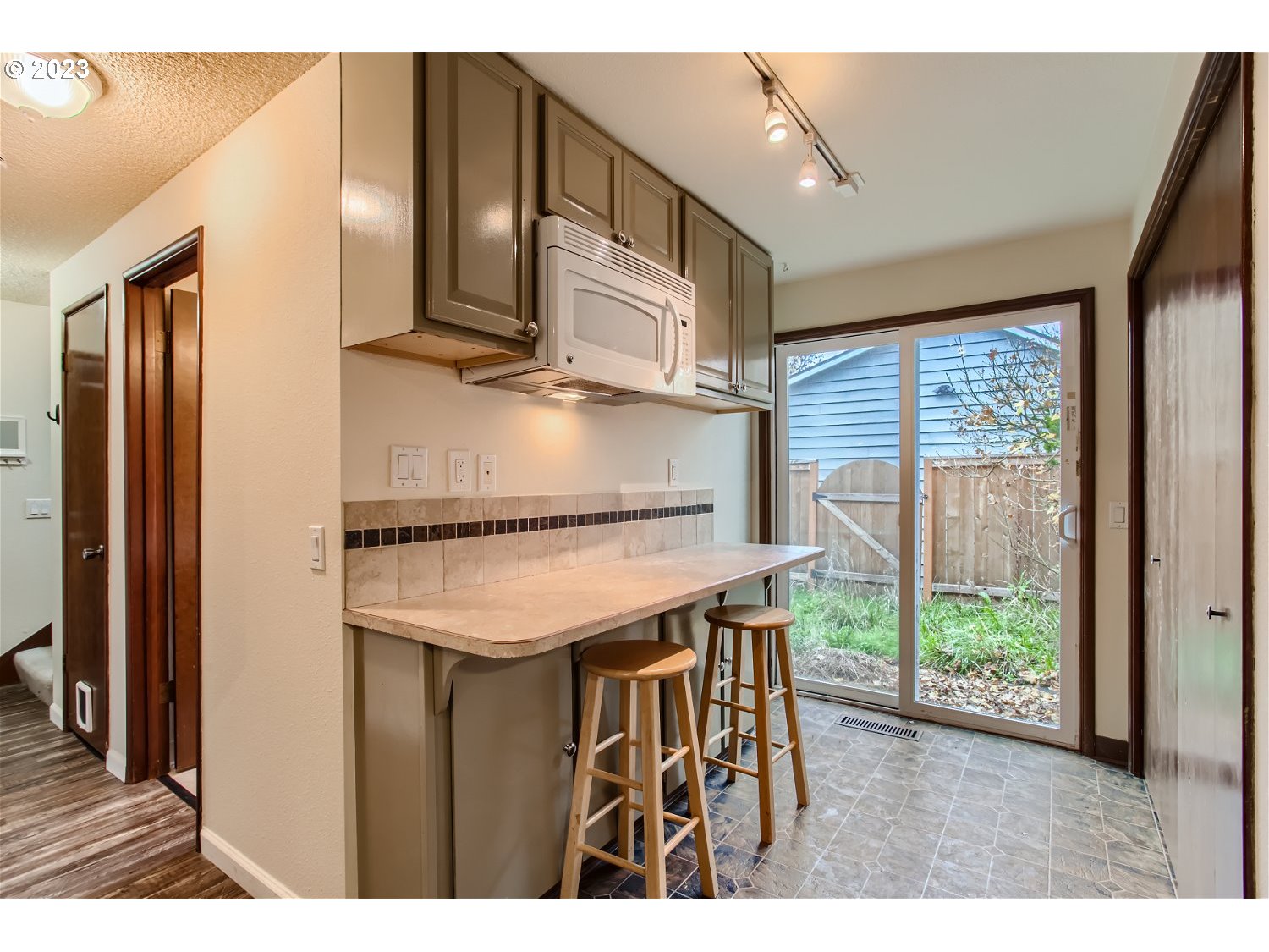 20414 Southwest Rosa Drive Beaverton, OR 97078 - Photo 12 of 23 Gallery Image 12