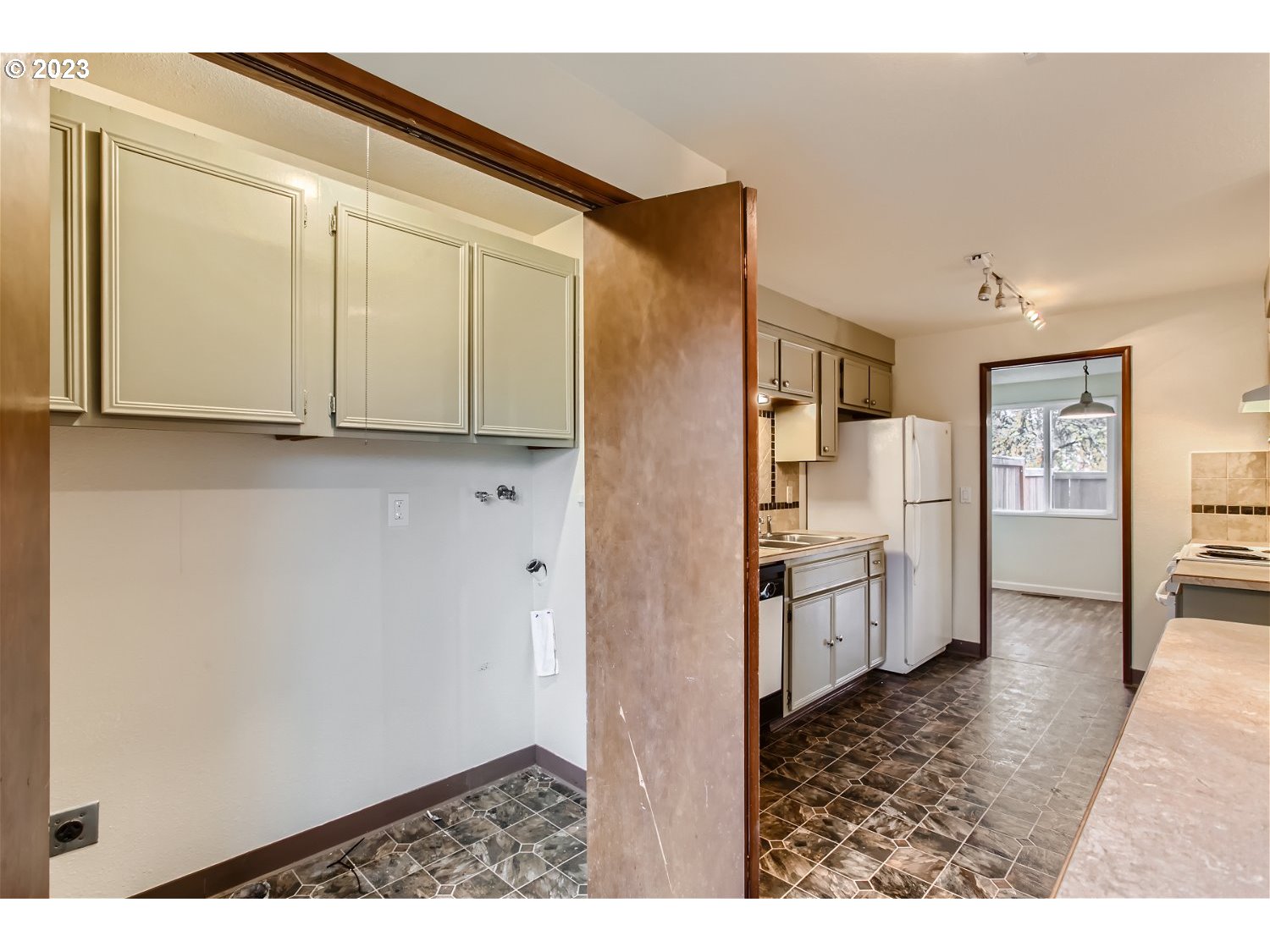 20414 Southwest Rosa Drive Beaverton, OR 97078 - Photo 13 of 23 Gallery Image 13