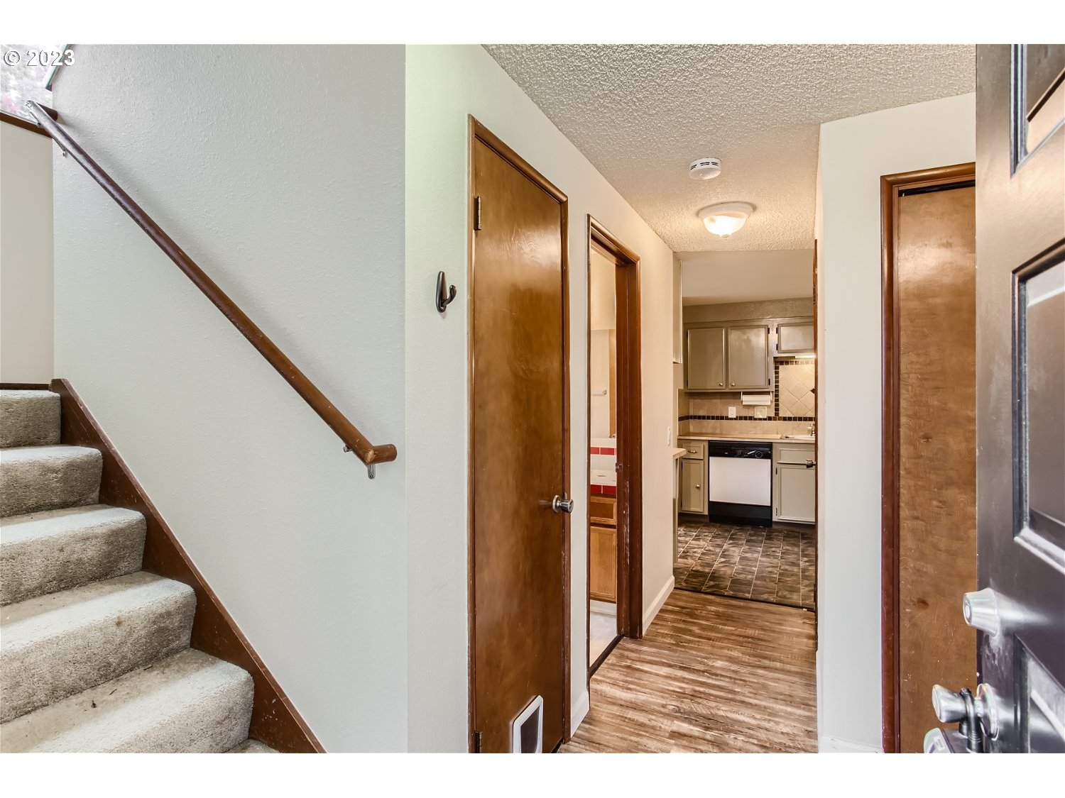 20414 Southwest Rosa Drive Beaverton, OR 97078 - Photo 4 of 23 Gallery Image 4
