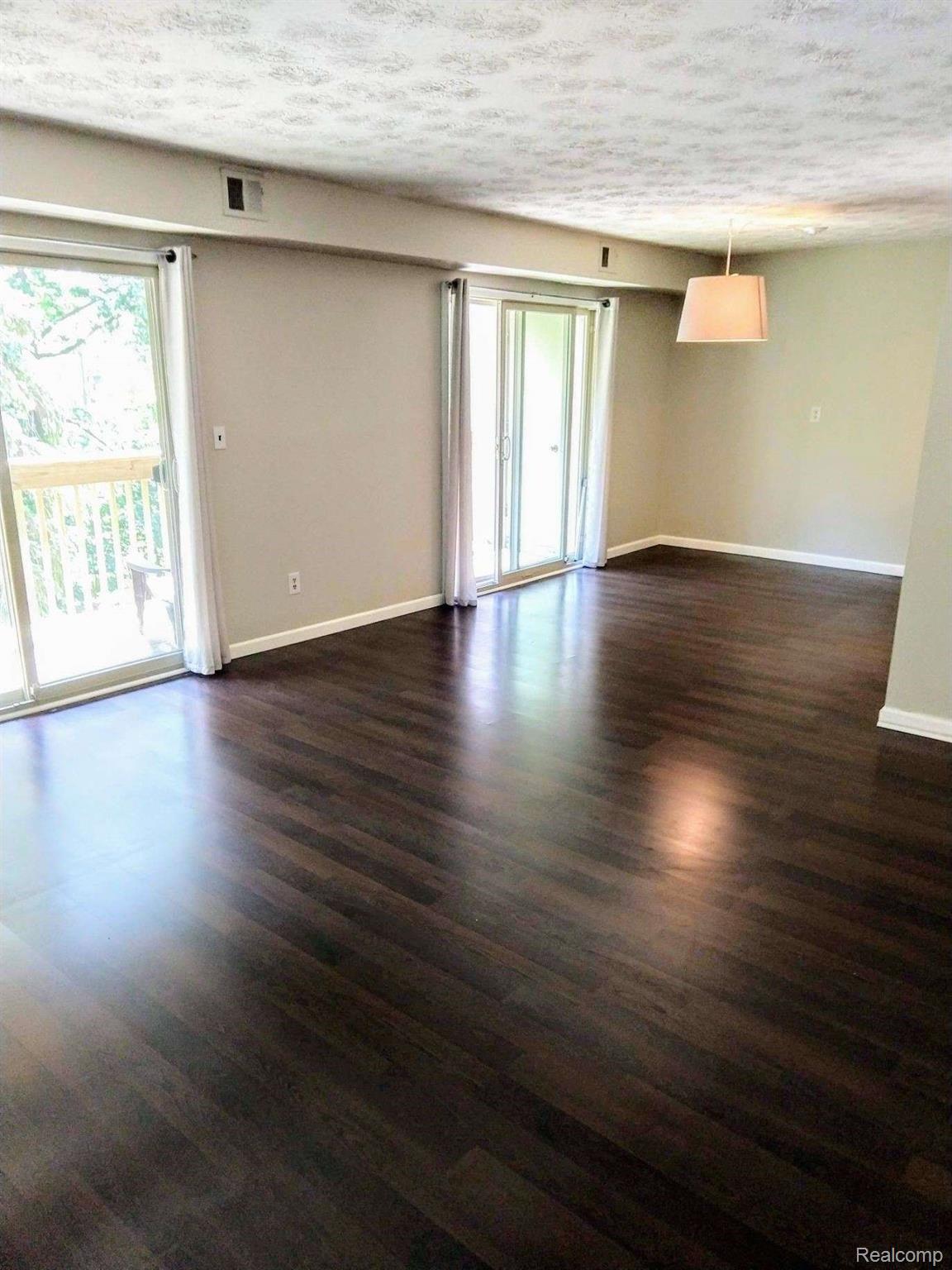 1687 Riverside Drive Rochester, MI 48309 - Photo 9 of 58 image000001 (1).jpg